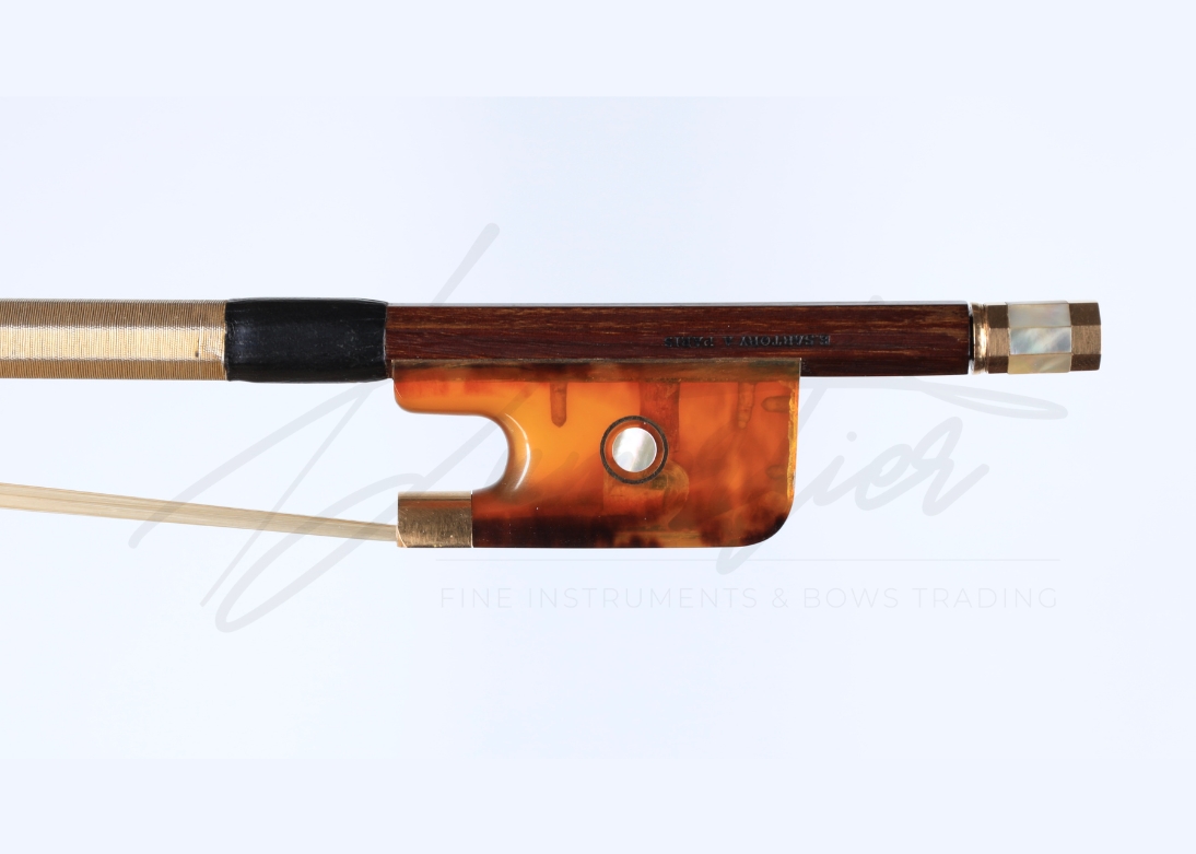 <div style="font-size:1rem;"> Violoncelle,</br> Eugène Nicolas Sartory </div>